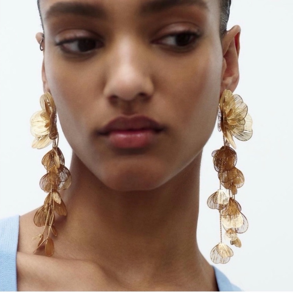 Zara Golden Raised Flower Earrings
